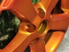 Ukázkový disk oranžová metalíza detail na slunci