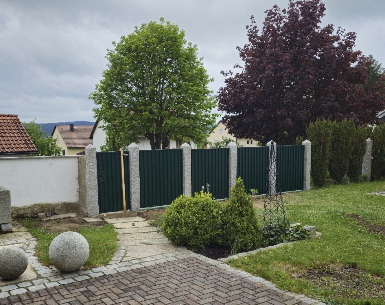 Lakování plechu plotu RAL6005 mat