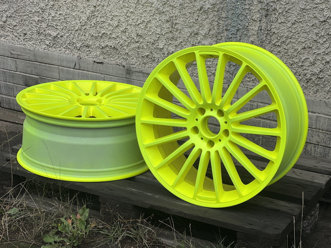 Fluorescenční žlutá